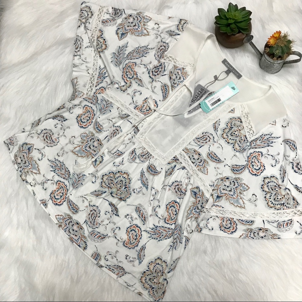 Daniel Rainn Rochell Tunic Style Knit Top